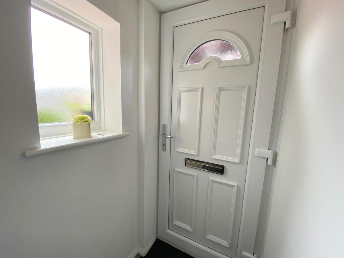 2 Bedroom Private House Near Bedford Town And Train Station Extérieur photo