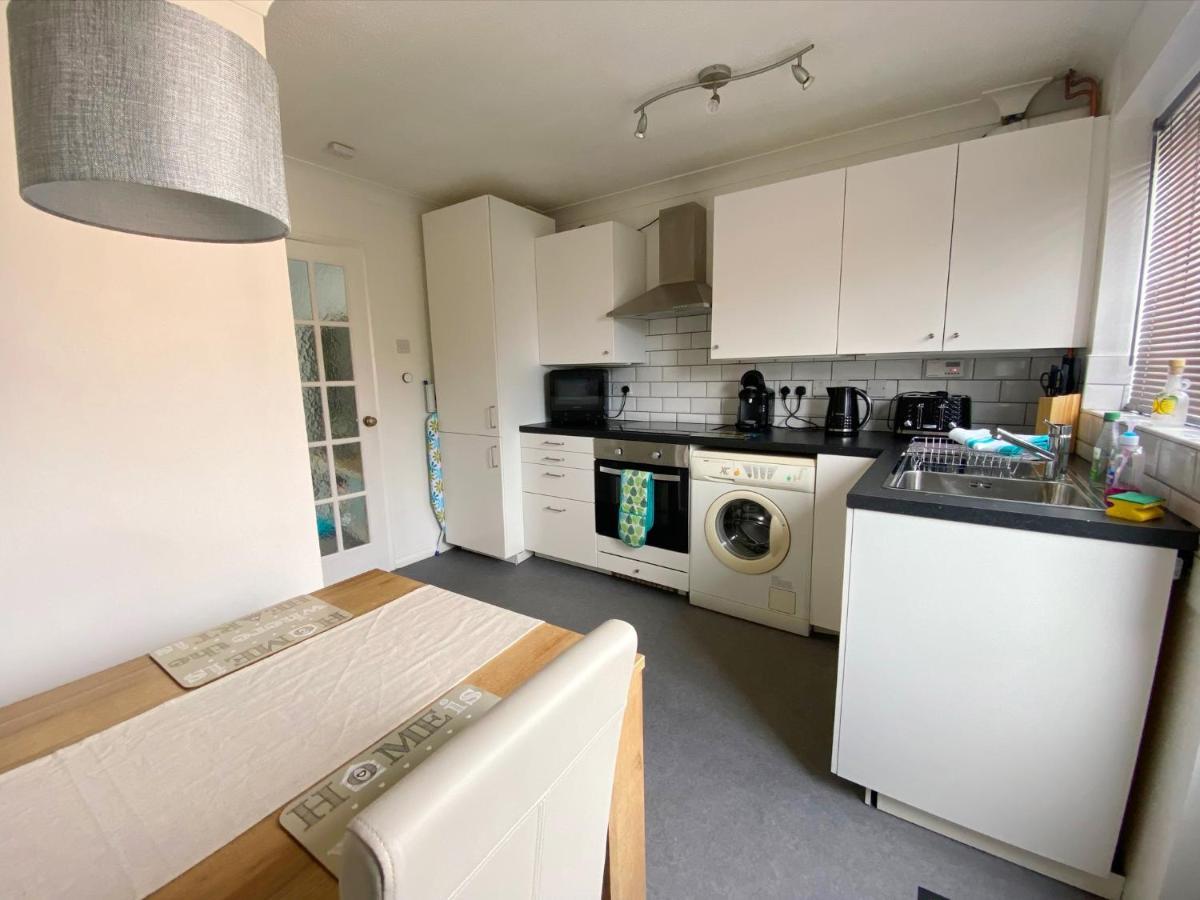 2 Bedroom Private House Near Bedford Town And Train Station Extérieur photo