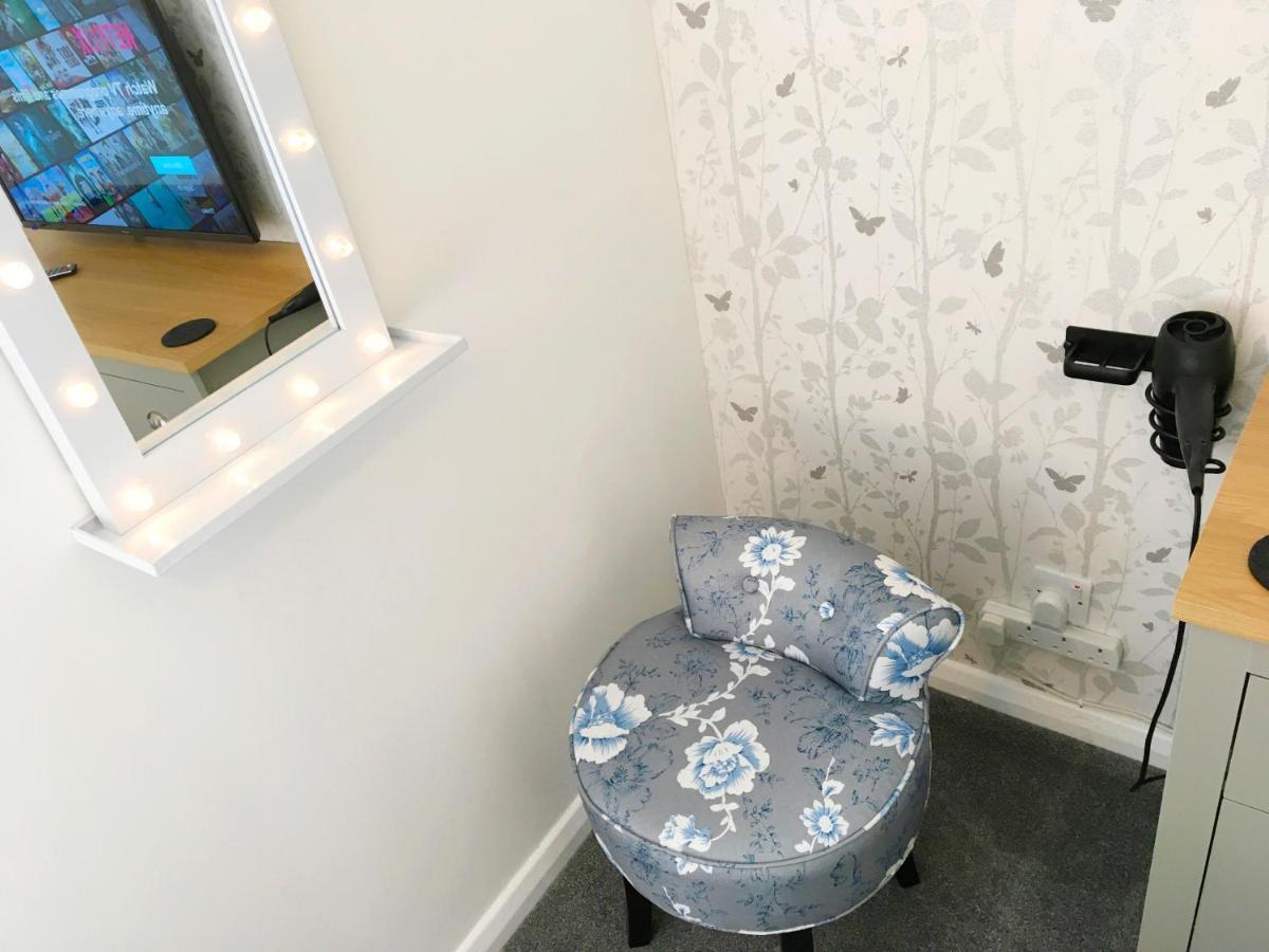 2 Bedroom Private House Near Bedford Town And Train Station Extérieur photo