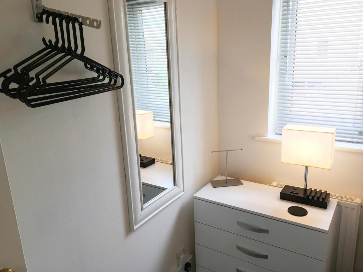 2 Bedroom Private House Near Bedford Town And Train Station Extérieur photo