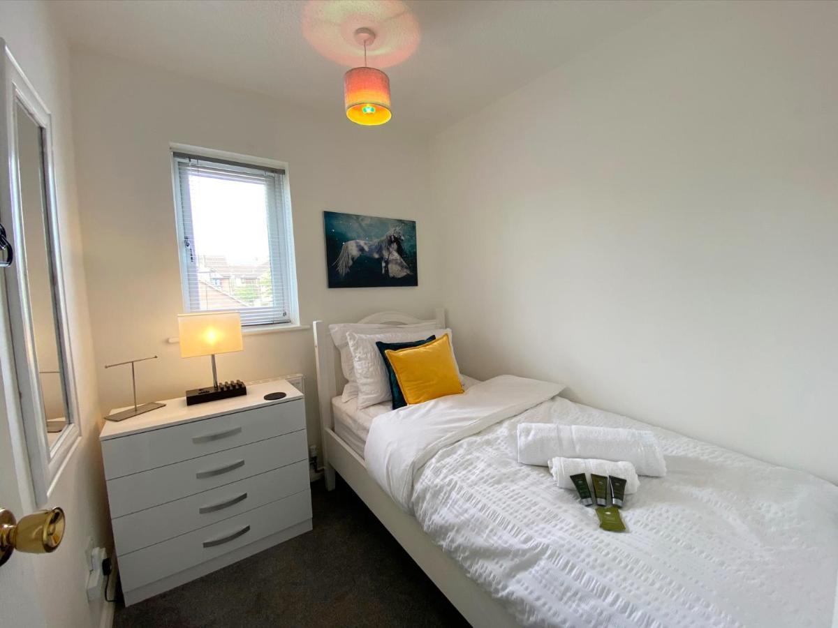 2 Bedroom Private House Near Bedford Town And Train Station Extérieur photo