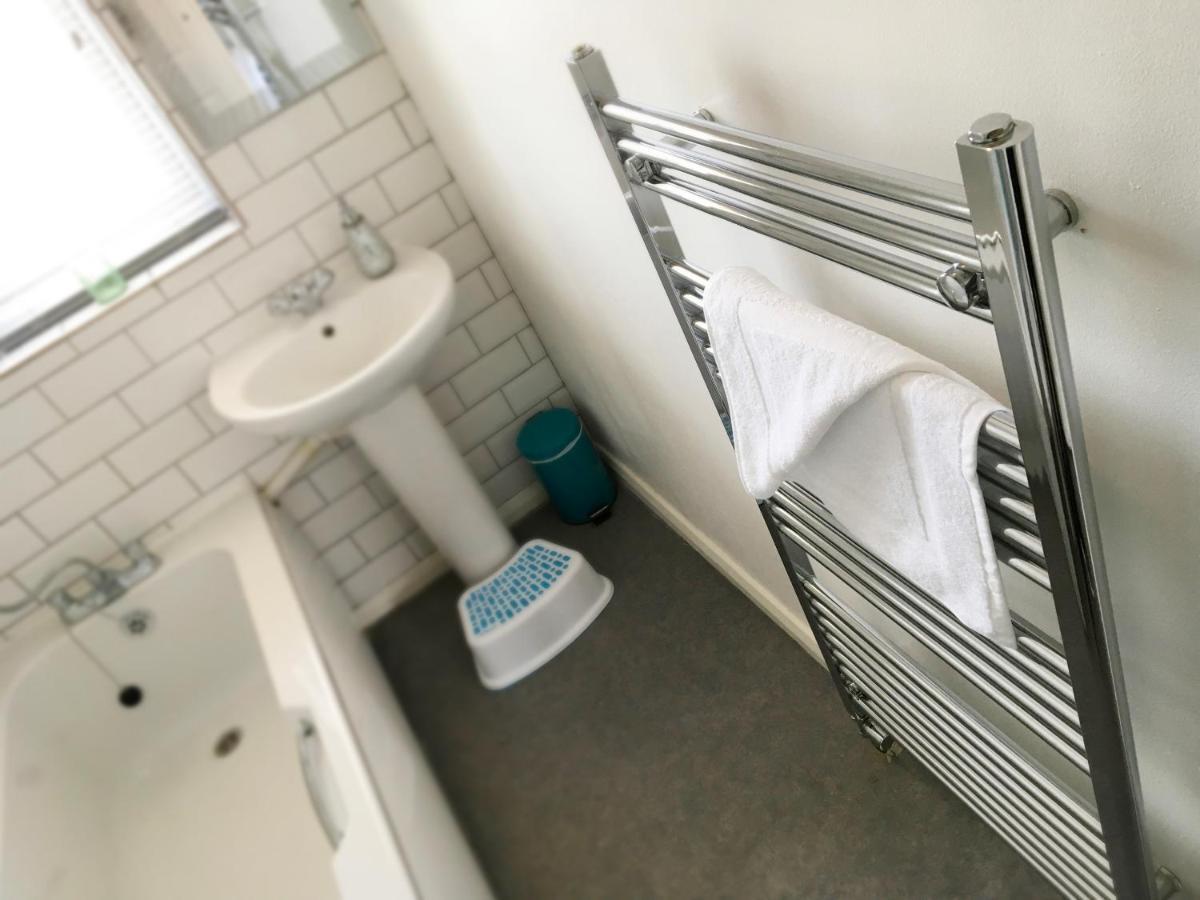2 Bedroom Private House Near Bedford Town And Train Station Extérieur photo